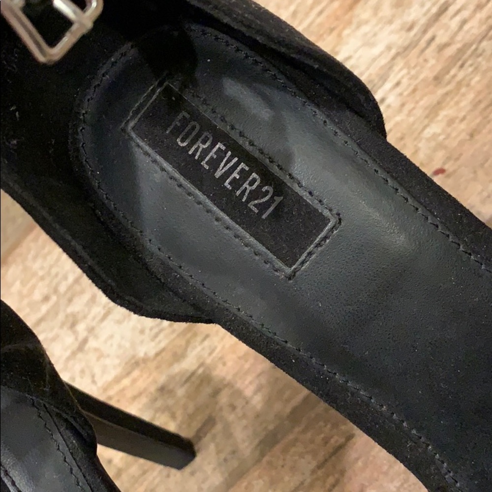Heels - Picture 2 of 5